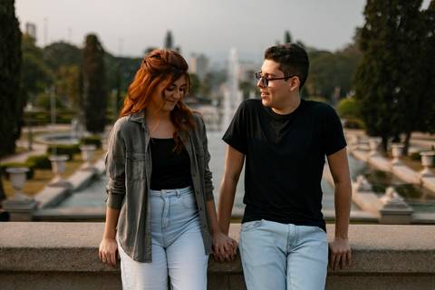 As melhores ideias e inspirações criativas de fotos de ensaio pré wedding no Museu do Ipiranga, Hamburgueria 212 Burger e Avenida Paulista'