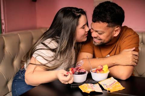 As melhores ideias e inspirações criativas de fotos de ensaio pré wedding na sorveteria'