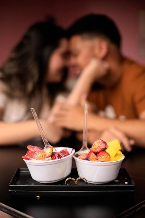 As melhores ideias e inspirações criativas de fotos de ensaio pré wedding na sorveteria'