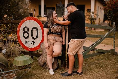 As melhores ideias e inspirações criativas de fotos de ensaio pré wedding no Antiquário em São Roque'