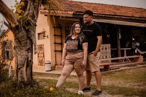 As melhores ideias e inspirações criativas de fotos de ensaio pré wedding no Antiquário em São Roque'