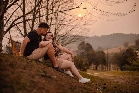 As melhores ideias e inspirações criativas de fotos de ensaio pré wedding no Antiquário em São Roque'