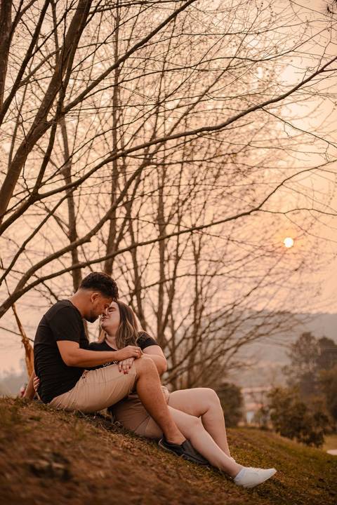 As melhores ideias e inspirações criativas de fotos de ensaio pré wedding no Antiquário em São Roque'