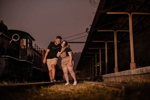 As melhores ideias e inspirações criativas de fotos de ensaio pré wedding na Maria Fumaça em São Roque'