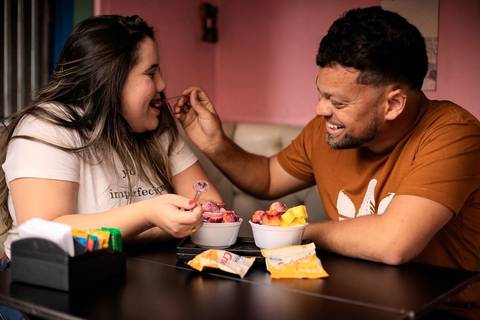 As melhores ideias e inspirações criativas de fotos de ensaio pré wedding na sorveteria'