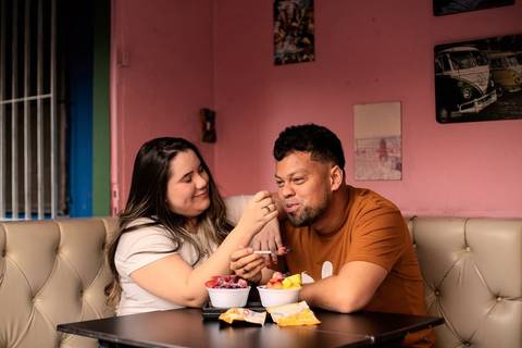 As melhores ideias e inspirações criativas de fotos de ensaio pré wedding na sorveteria'