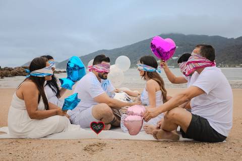 As melhores ideias e inspirações criativas de fotos do Chá Revelação na Praia com a Família'