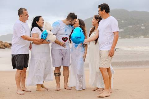 As melhores ideias e inspirações criativas de fotos do Chá Revelação na Praia com a Família'