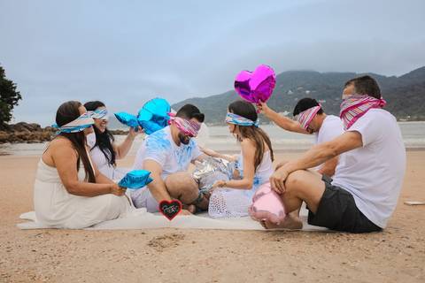 As melhores ideias e inspirações criativas de fotos do Chá Revelação na Praia com a Família'
