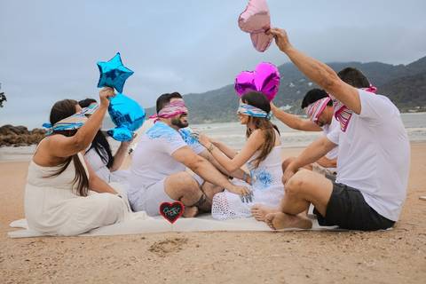 As melhores ideias e inspirações criativas de fotos do Chá Revelação na Praia com a Família'