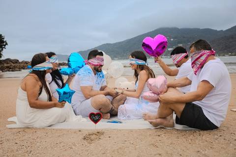 As melhores ideias e inspirações criativas de fotos do Chá Revelação na Praia com a Família'