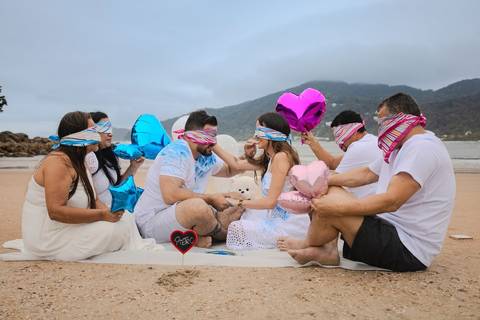 As melhores ideias e inspirações criativas de fotos do Chá Revelação na Praia com a Família'