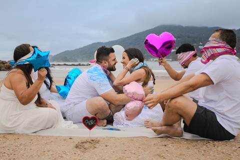 As melhores ideias e inspirações criativas de fotos do Chá Revelação na Praia com a Família'