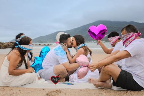 As melhores ideias e inspirações criativas de fotos do Chá Revelação na Praia com a Família'