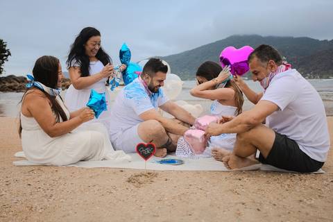 As melhores ideias e inspirações criativas de fotos do Chá Revelação na Praia com a Família'