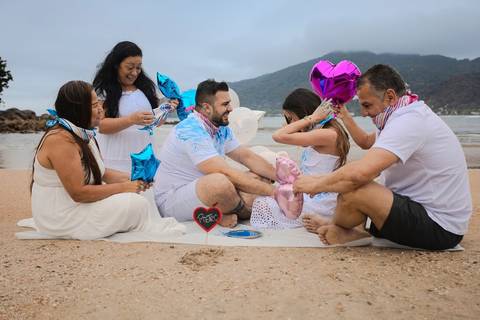 As melhores ideias e inspirações criativas de fotos do Chá Revelação na Praia com a Família'