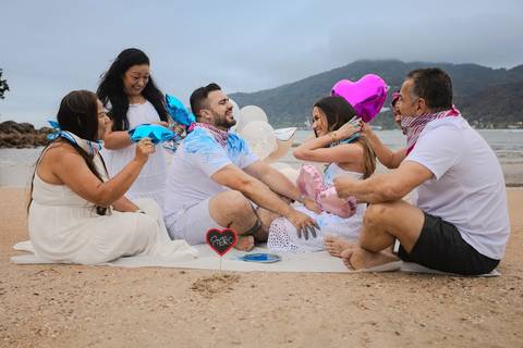 As melhores ideias e inspirações criativas de fotos do Chá Revelação na Praia com a Família'