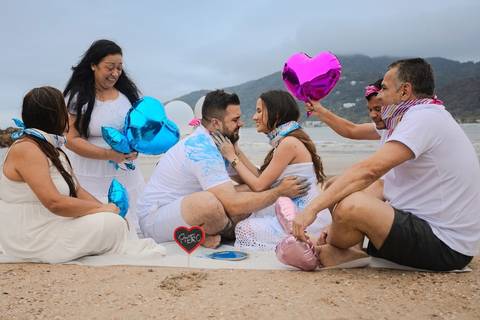 As melhores ideias e inspirações criativas de fotos do Chá Revelação na Praia com a Família'