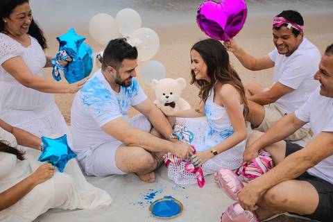 As melhores ideias e inspirações criativas de fotos do Chá Revelação na Praia com a Família'