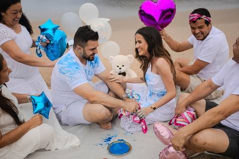 As melhores ideias e inspirações criativas de fotos do Chá Revelação na Praia com a Família'