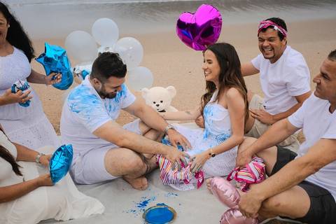 As melhores ideias e inspirações criativas de fotos do Chá Revelação na Praia com a Família'