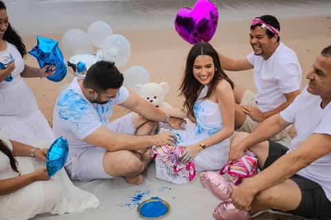 As melhores ideias e inspirações criativas de fotos do Chá Revelação na Praia com a Família'