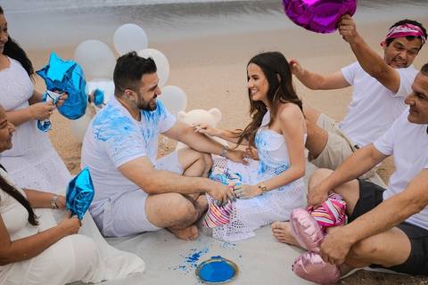 As melhores ideias e inspirações criativas de fotos do Chá Revelação na Praia com a Família'