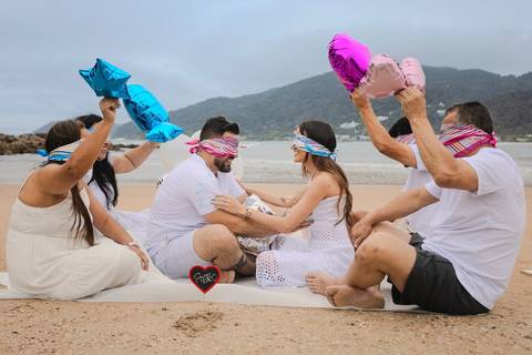 As melhores ideias e inspirações criativas de fotos do Chá Revelação na Praia com a Família'