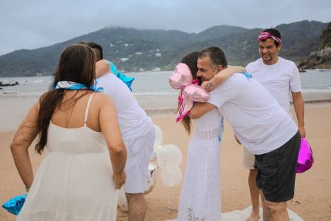 As melhores ideias e inspirações criativas de fotos do Chá Revelação na Praia com a Família'