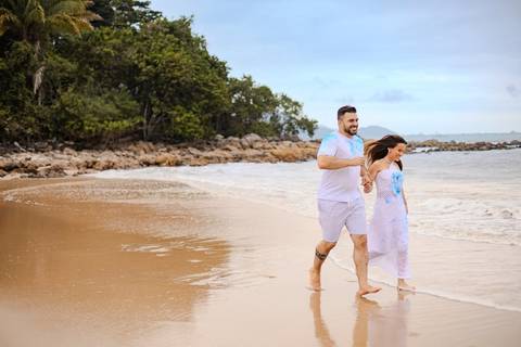 As melhores ideias e inspirações criativas de fotos do Chá Revelação na Praia com a Família'