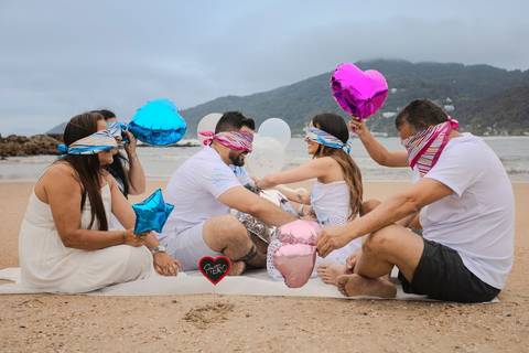 As melhores ideias e inspirações criativas de fotos do Chá Revelação na Praia com a Família'