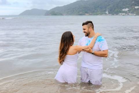 As melhores ideias e inspirações criativas de fotos do Chá Revelação na Praia com a Família'