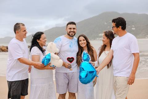 As melhores ideias e inspirações criativas de fotos do Chá Revelação na Praia com a Família'
