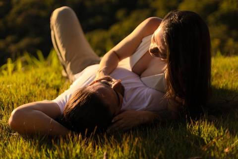 As melhores ideias e inspirações criativas de fotos de ensaio pré wedding em São Roque no Mirante do Saboó'