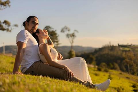 As melhores ideias e inspirações criativas de fotos de ensaio pré wedding em São Roque no Mirante do Saboó'