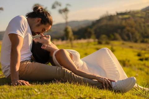 As melhores ideias e inspirações criativas de fotos de ensaio pré wedding em São Roque no Mirante do Saboó'