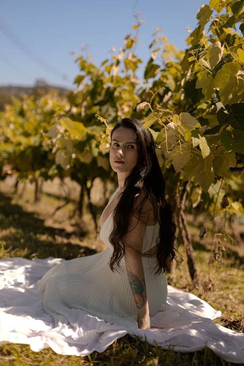 As melhores ideias e inspirações criativas de fotos de ensaio pré wedding em São Roque - Vinícola XV de Novembro'