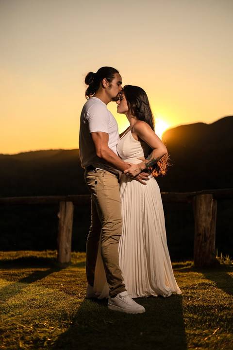 As melhores ideias e inspirações criativas de fotos de ensaio pré wedding em São Roque no Mirante do Saboó'