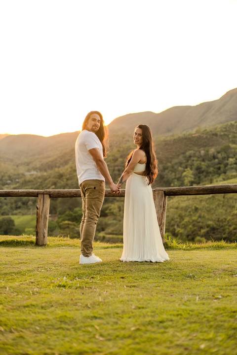 As melhores ideias e inspirações criativas de fotos de ensaio pré wedding em São Roque no Mirante do Saboó'