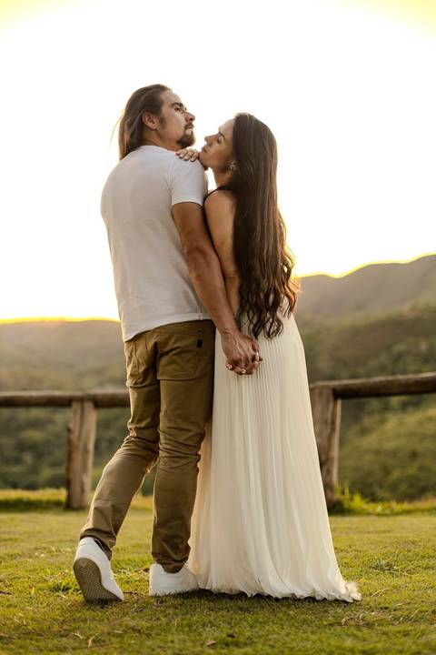 As melhores ideias e inspirações criativas de fotos de ensaio pré wedding em São Roque no Mirante do Saboó'
