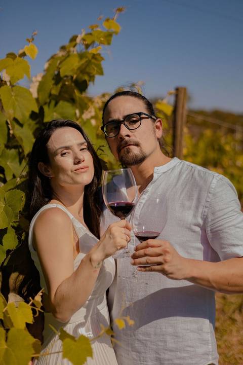 As melhores ideias e inspirações criativas de fotos de ensaio pré wedding em São Roque - Vinícola XV de Novembro'