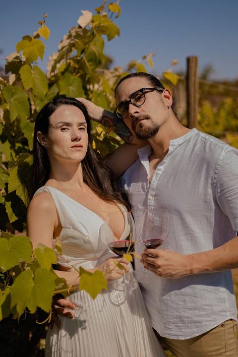 As melhores ideias e inspirações criativas de fotos de ensaio pré wedding em São Roque - Vinícola XV de Novembro'