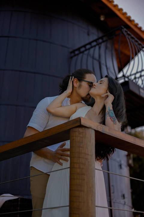 As melhores ideias e inspirações criativas de fotos de ensaio pré wedding em São Roque - Vinícola XV de Novembro'