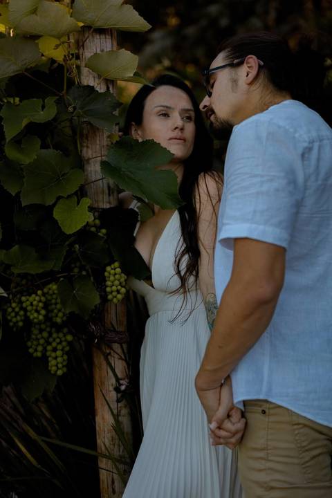 As melhores ideias e inspirações criativas de fotos de ensaio pré wedding em São Roque - Vinícola XV de Novembro'