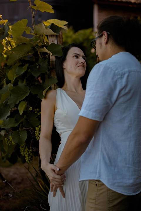 As melhores ideias e inspirações criativas de fotos de ensaio pré wedding em São Roque - Vinícola XV de Novembro'