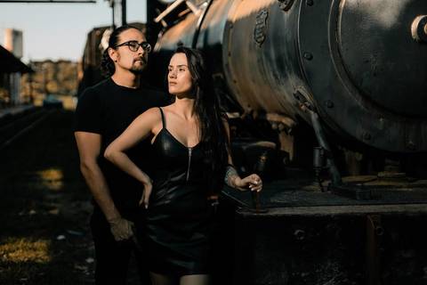 As melhores ideias e inspirações criativas de fotos de ensaio pré wedding em São Roque na Maria Fumaça'