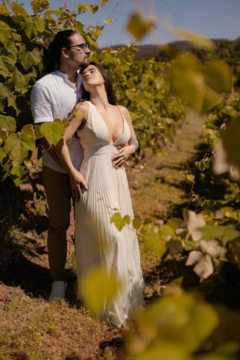 As melhores ideias e inspirações criativas de fotos de ensaio pré wedding em São Roque - Vinícola XV de Novembro'