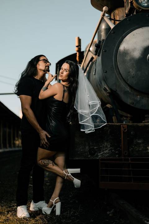 As melhores ideias e inspirações criativas de fotos de ensaio pré wedding em São Roque na Maria Fumaça'