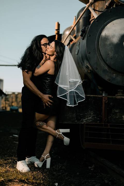 As melhores ideias e inspirações criativas de fotos de ensaio pré wedding em São Roque na Maria Fumaça'