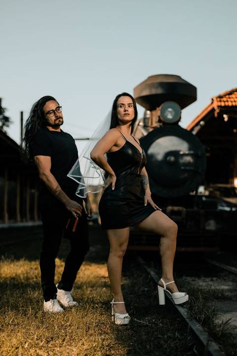 As melhores ideias e inspirações criativas de fotos de ensaio pré wedding em São Roque na Maria Fumaça'